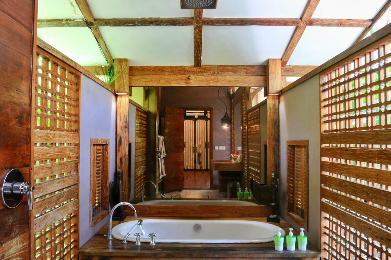 Villa Bhuvana With Private Swimming Pool Гили Траванган Экстерьер фото