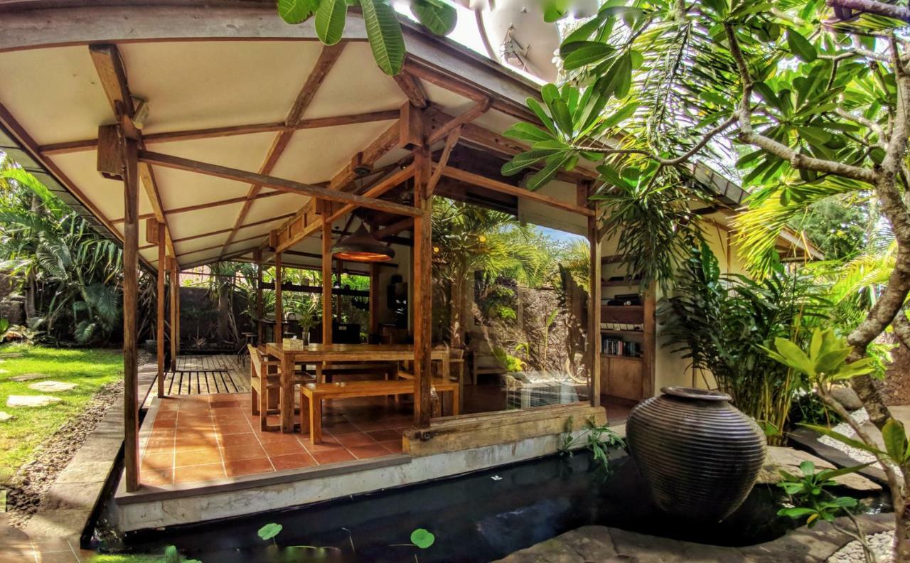 Villa Bhuvana With Private Swimming Pool Гили Траванган Экстерьер фото