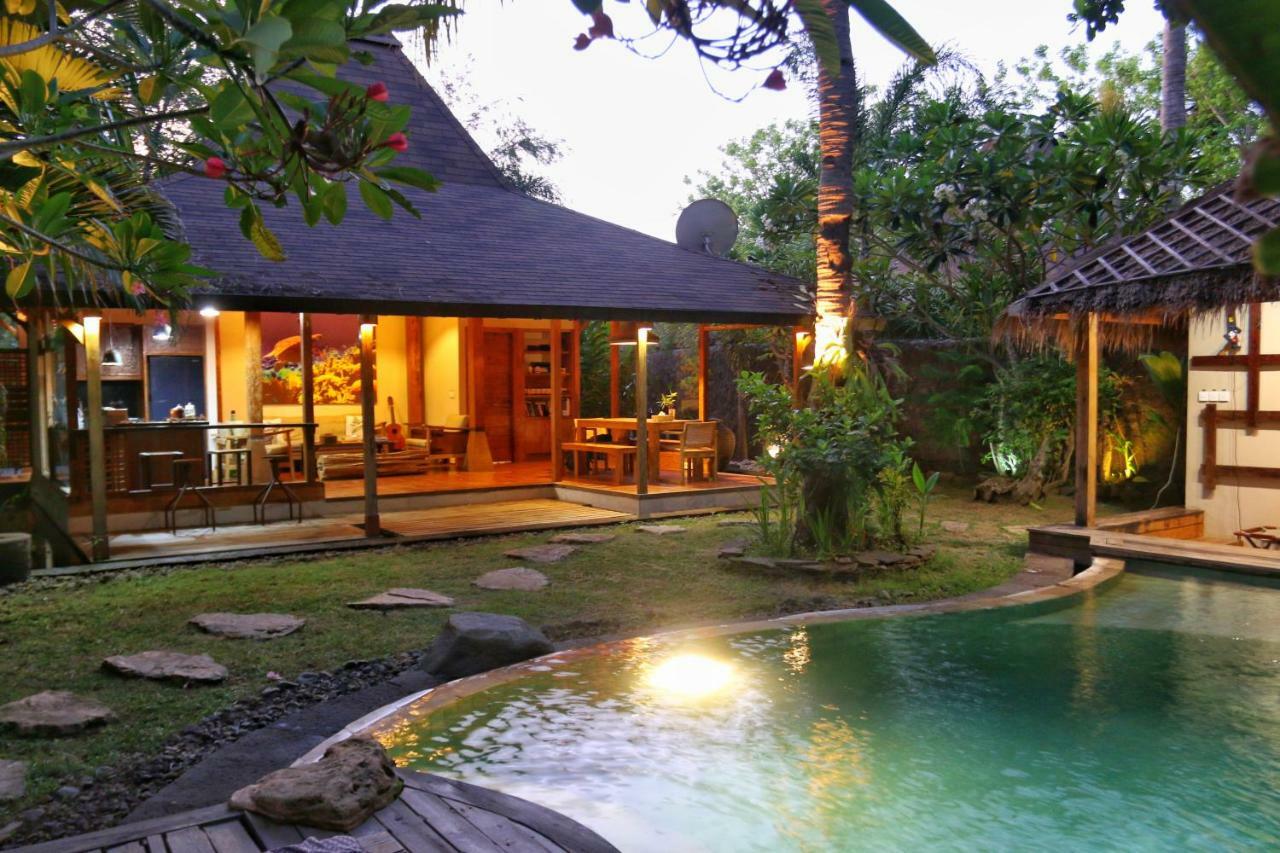 Villa Bhuvana With Private Swimming Pool Гили Траванган Экстерьер фото